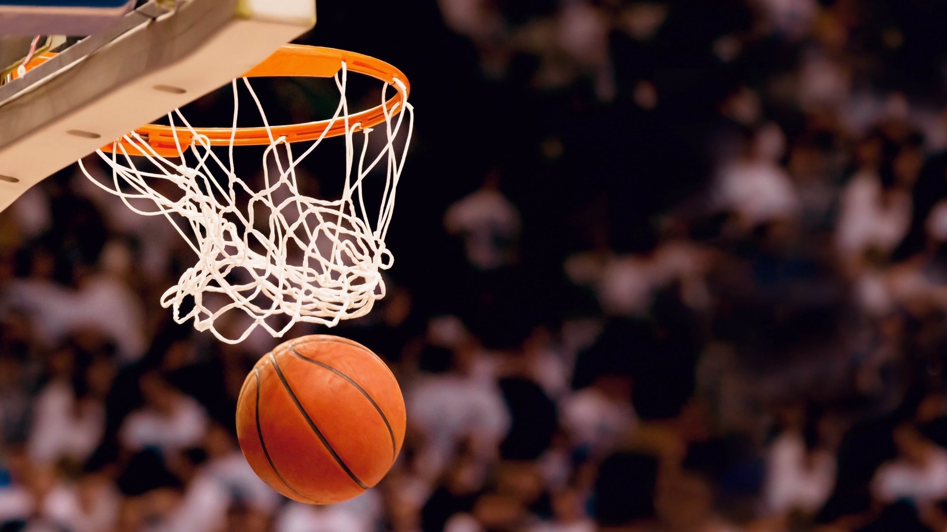 丹麦球迷热议世预赛前景,士气成关键因素